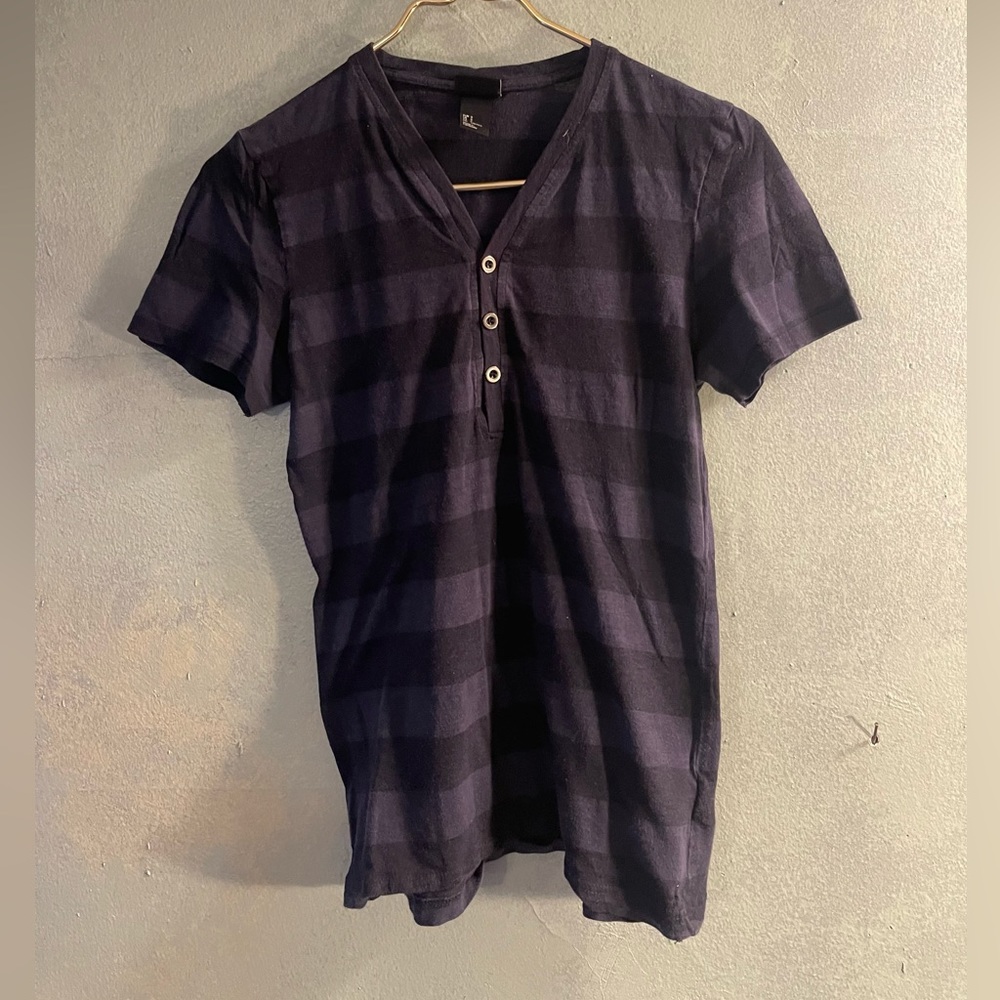 H&M Men’s Striped V-Neck T-Shirt